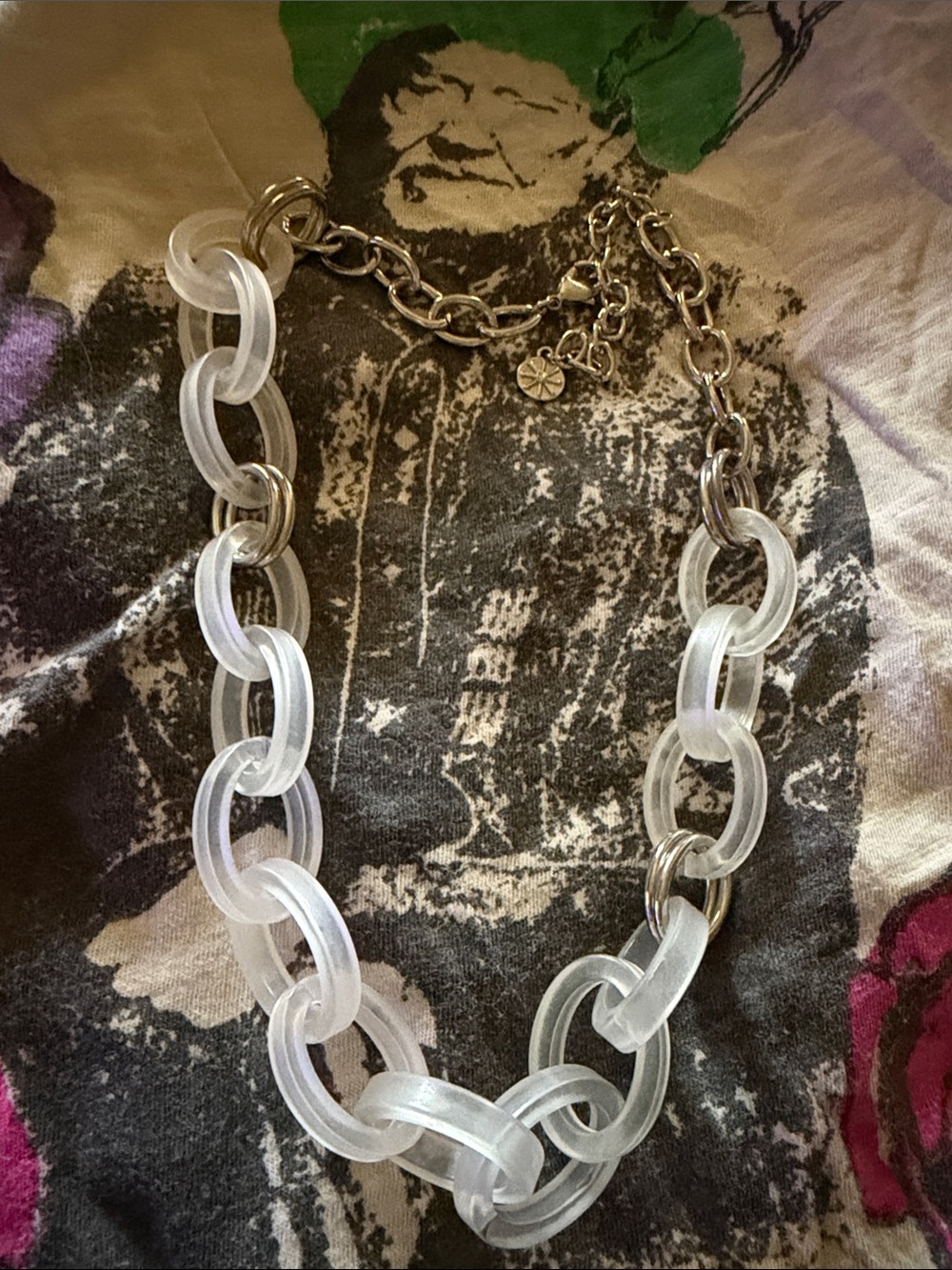 RJ Graziano Frosted Lucite Acrylic Necklace Silver Tone Chunky Choker - EUC